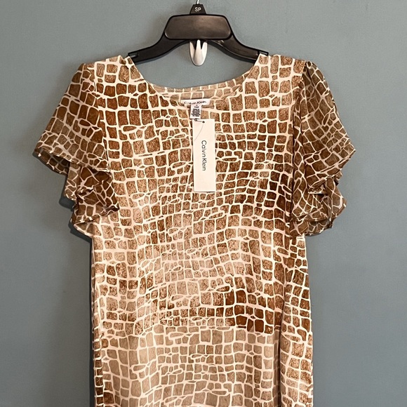 SELLING CALVIN KLEIN BLOUSE 👚 SIZE S  COLOR BROWN and TAN BNWT FlUTTER SLEEVE - Picture 5 of 10